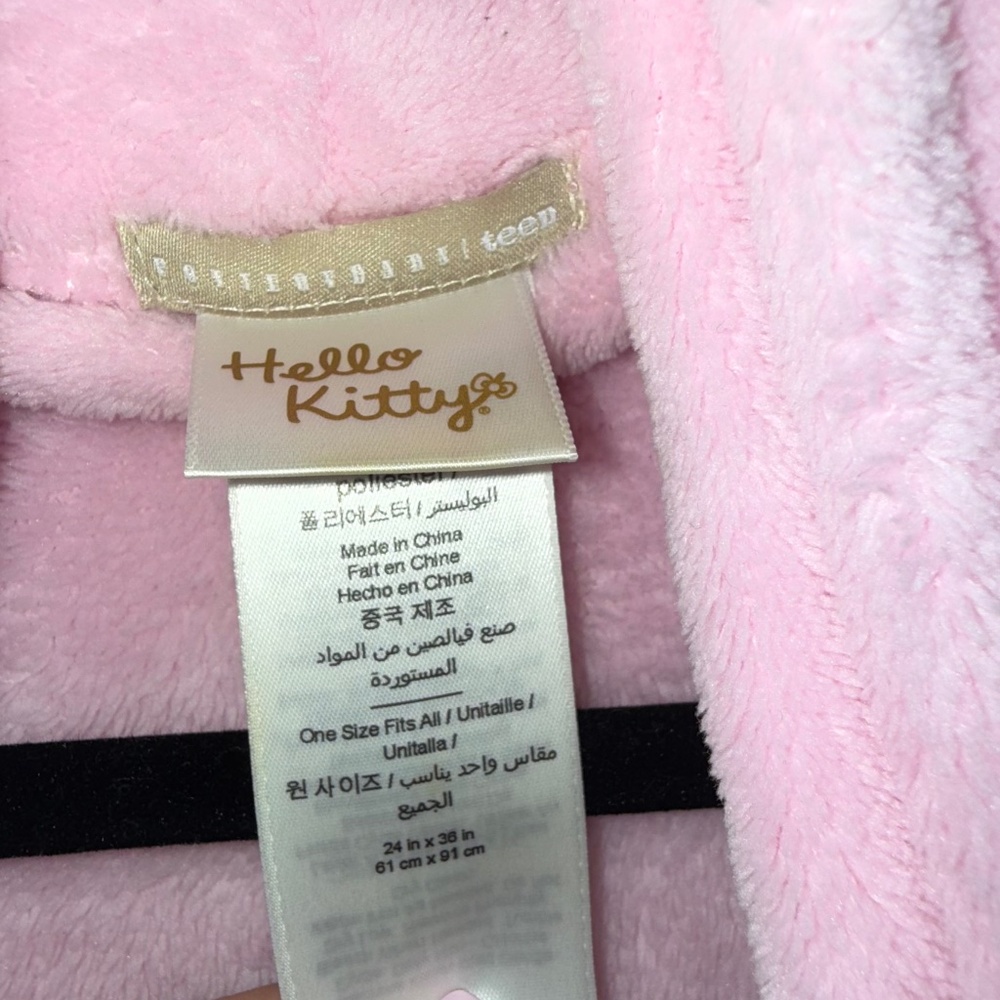 Hello Kitty Robe - Picture 4 of 4